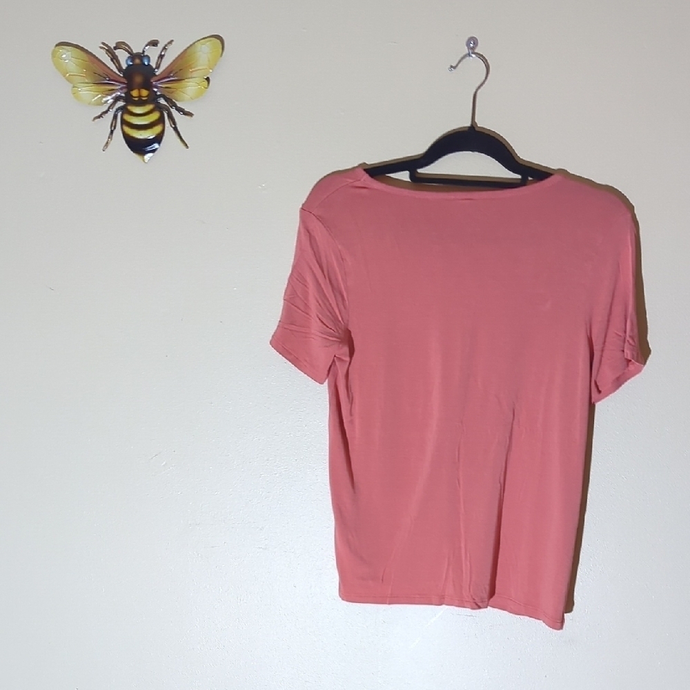 Old Navy Women's Coral Short Sleeve Tee - Picture 4 of 7